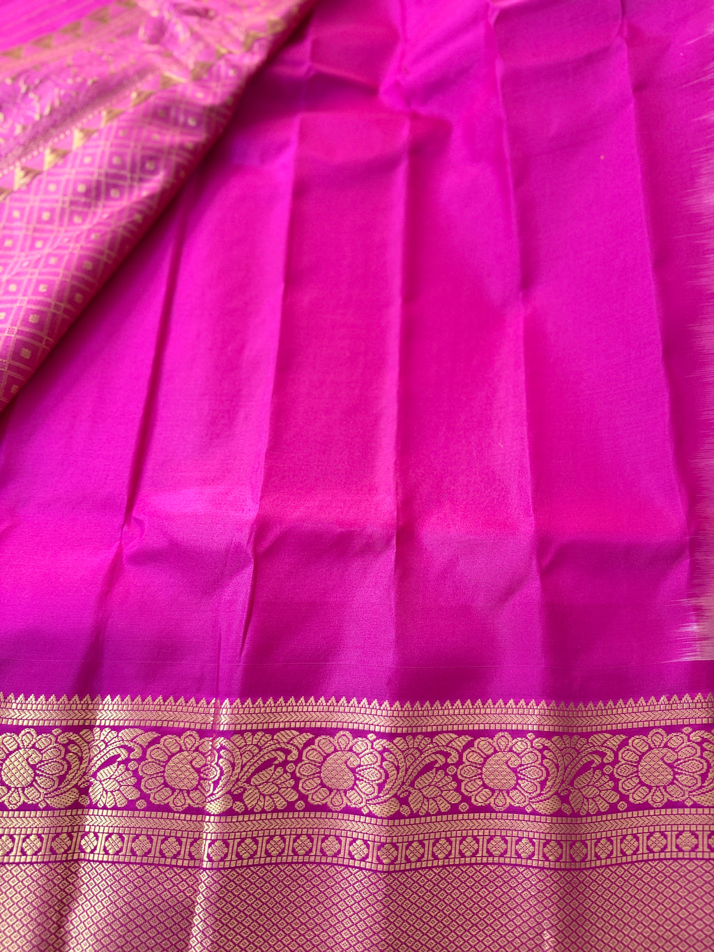 Mahesham Cream Pink Gadwal Pattu Saree
