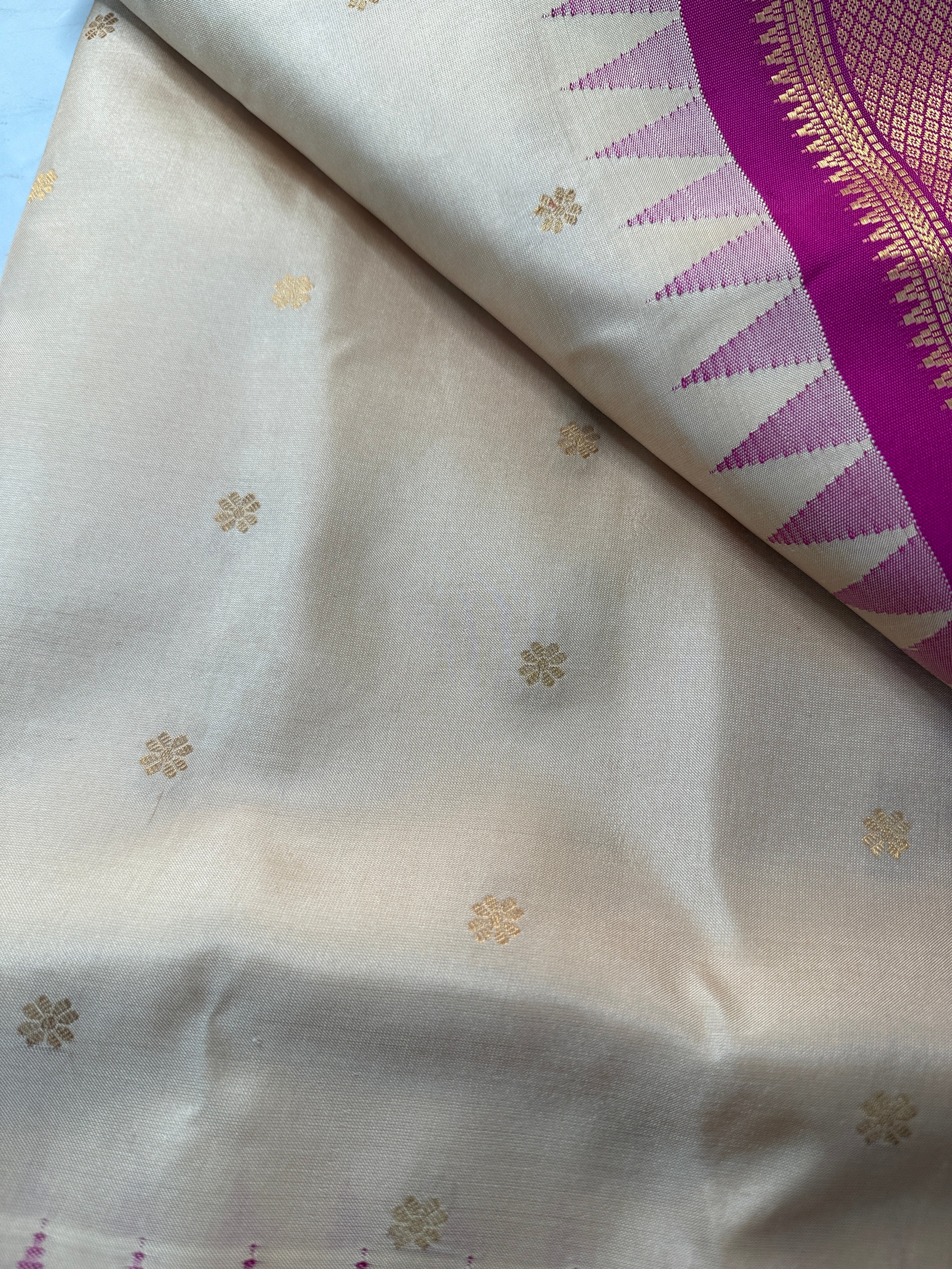 Mahesham Cream Pink Gadwal Pattu Saree