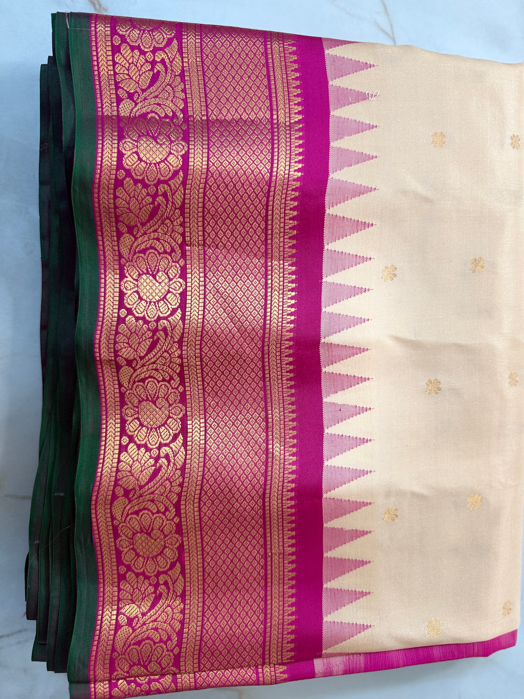 Mahesham Cream Pink Gadwal Pattu Saree