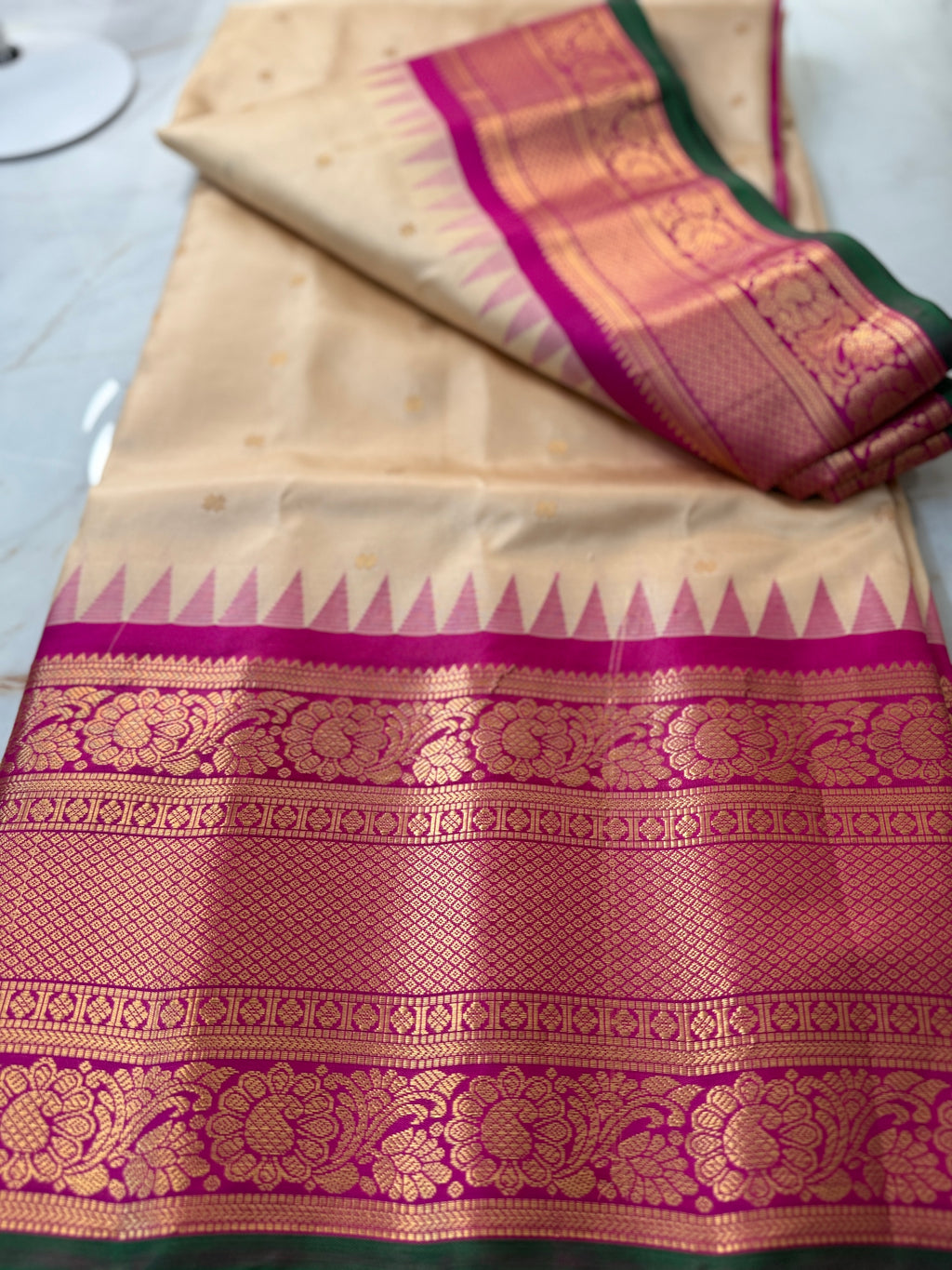 Mahesham Cream Pink Gadwal Pattu Saree